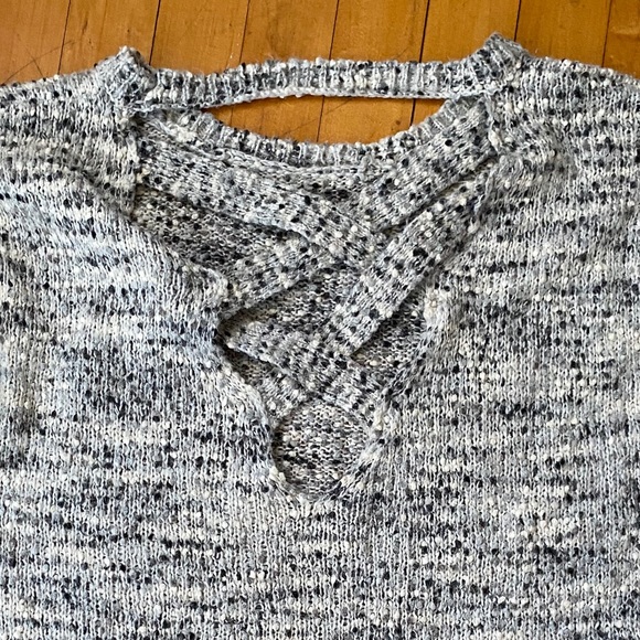 Comfy Sweater with Cross Open back - Picture 2 of 3